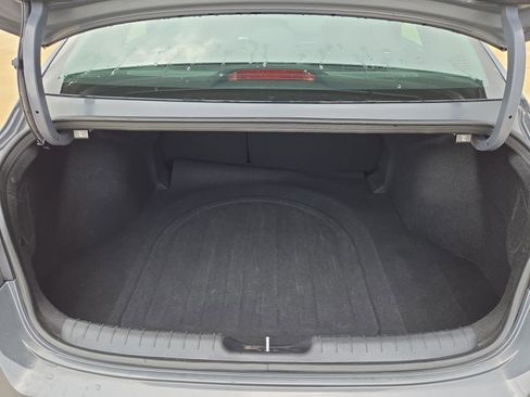 Used 2025 Hyundai Elantra Limited FWD image 31