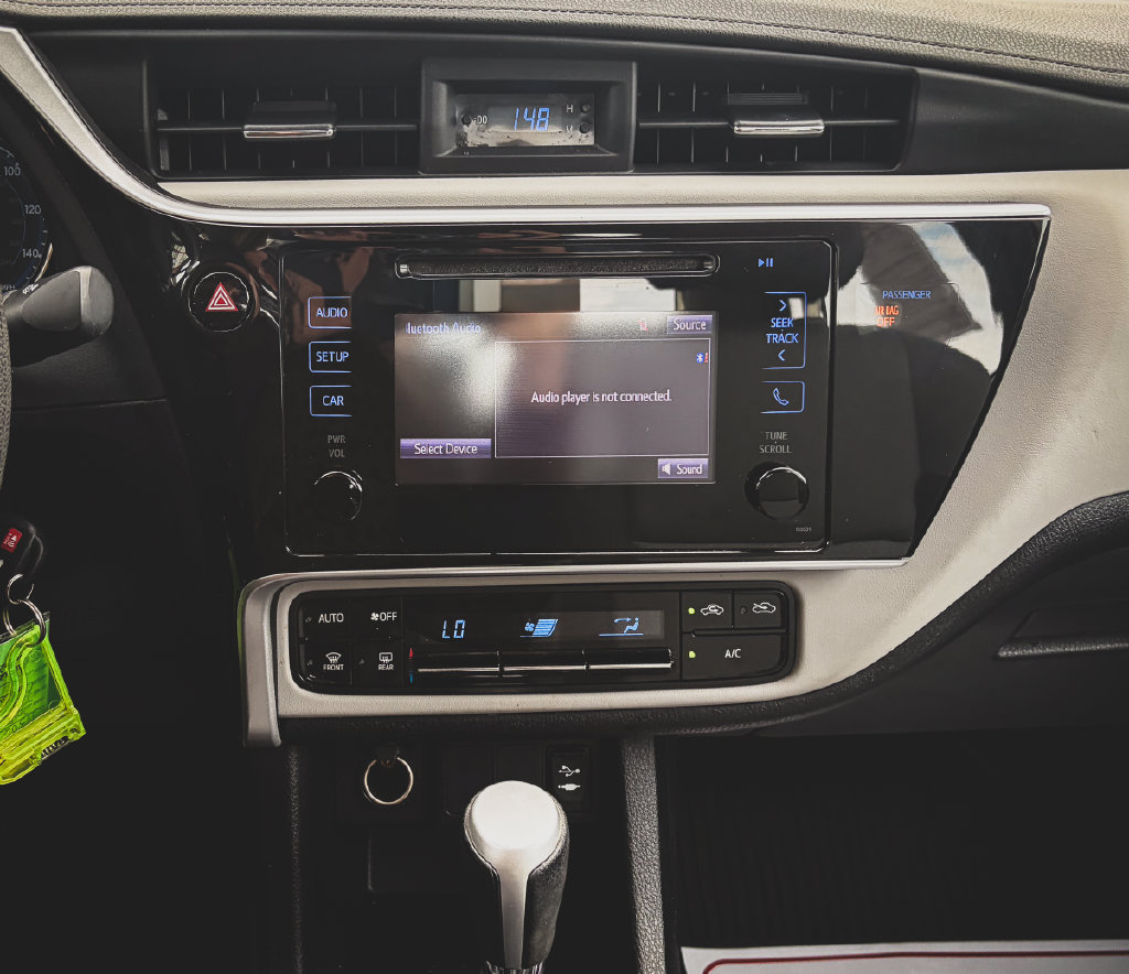Used 2018 Toyota Corolla LE FWD image 12