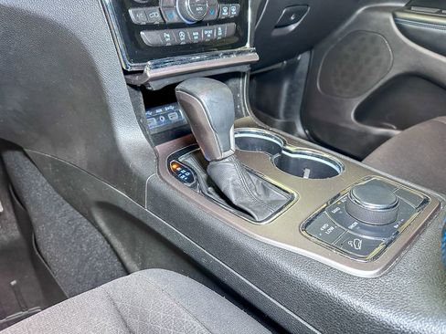 Used 2019 Jeep Grand Cherokee Laredo image 43