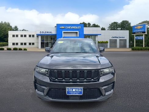Used 2023 Jeep Grand Cherokee Altitude AWD/4WD image 30