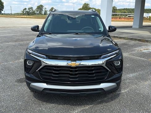 Used 2025 Chevrolet TrailBlazer LT image 3