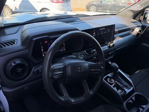 Used 2023 Chevrolet Colorado Trail Boss w/ Technology Package AWD/4WD image 17
