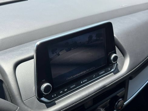 Used 2025 Nissan Rogue SV FWD image 25