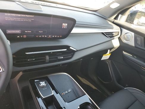 New 2026 Buick Enclave Avenir w/ Super Cruise Package FWD image 26