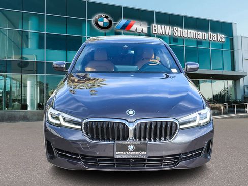 Used 2022 BMW 530e w/ Convenience Package image 2