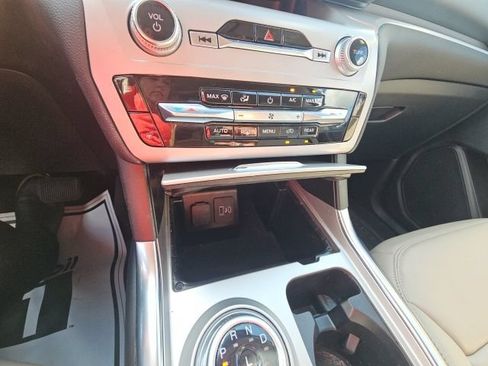 Used 2023 Ford Explorer XLT w/ Equipment Group 202A AWD/4WD image 26