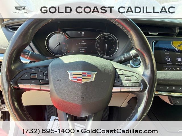 Used 2021 Cadillac XT4 Luxury w/ Cold Weather Package FWD image 17