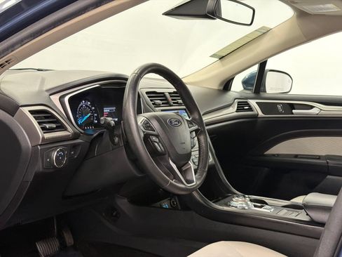 Used 2019 Ford Fusion SE w/ Equipment Group 151A FWD image 12