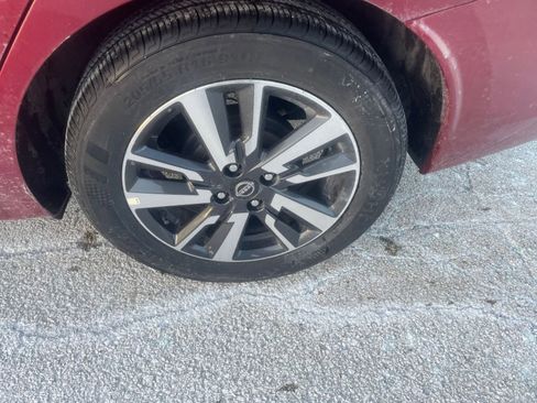 Used 2025 Nissan Versa SV image 29