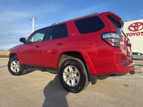 Used 2016 Toyota 4Runner SR5 image 5
