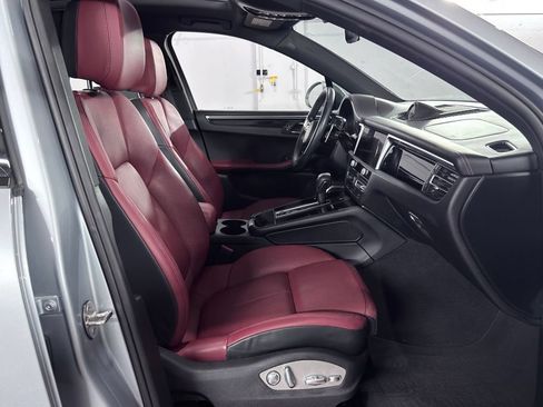 Used 2023 Porsche Macan Turbo AWD/4WD image 28