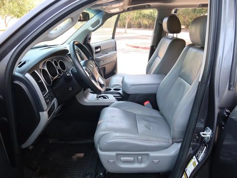 Used 2017 Toyota Sequoia Limited w/ Safety & Convenience Package AWD/4WD image 18