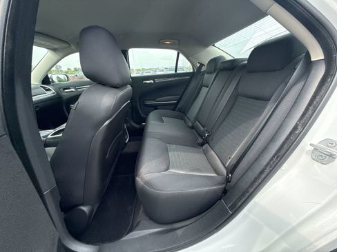Used 2018 Chrysler 300 Touring AWD/4WD image 21