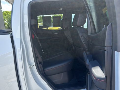 Used 2024 Chevrolet Colorado Z71 w/ Z71 Convenience Package 2 AWD/4WD image 19