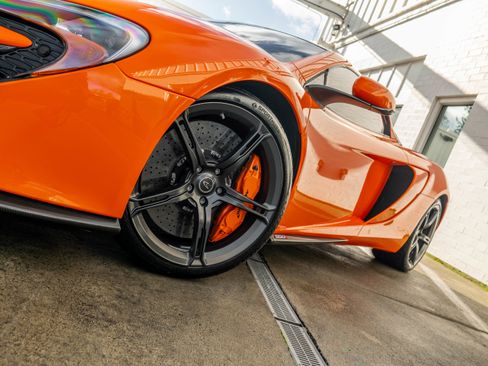 Used 2015 McLaren 650S Spider image 5