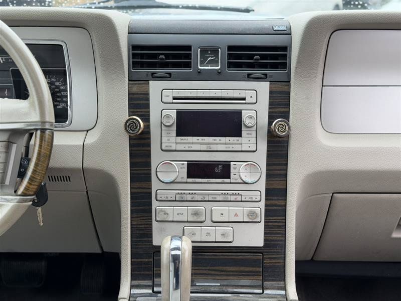 Used 2010 Lincoln Navigator 4WD image 31