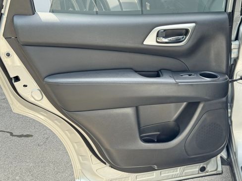 Used 2020 Nissan Pathfinder Platinum FWD image 42