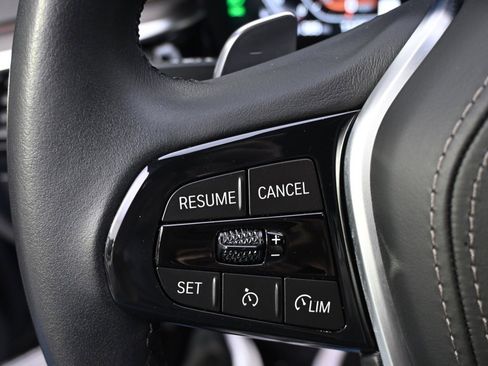 Used 2023 BMW 540i w/ Convenience Package image 37