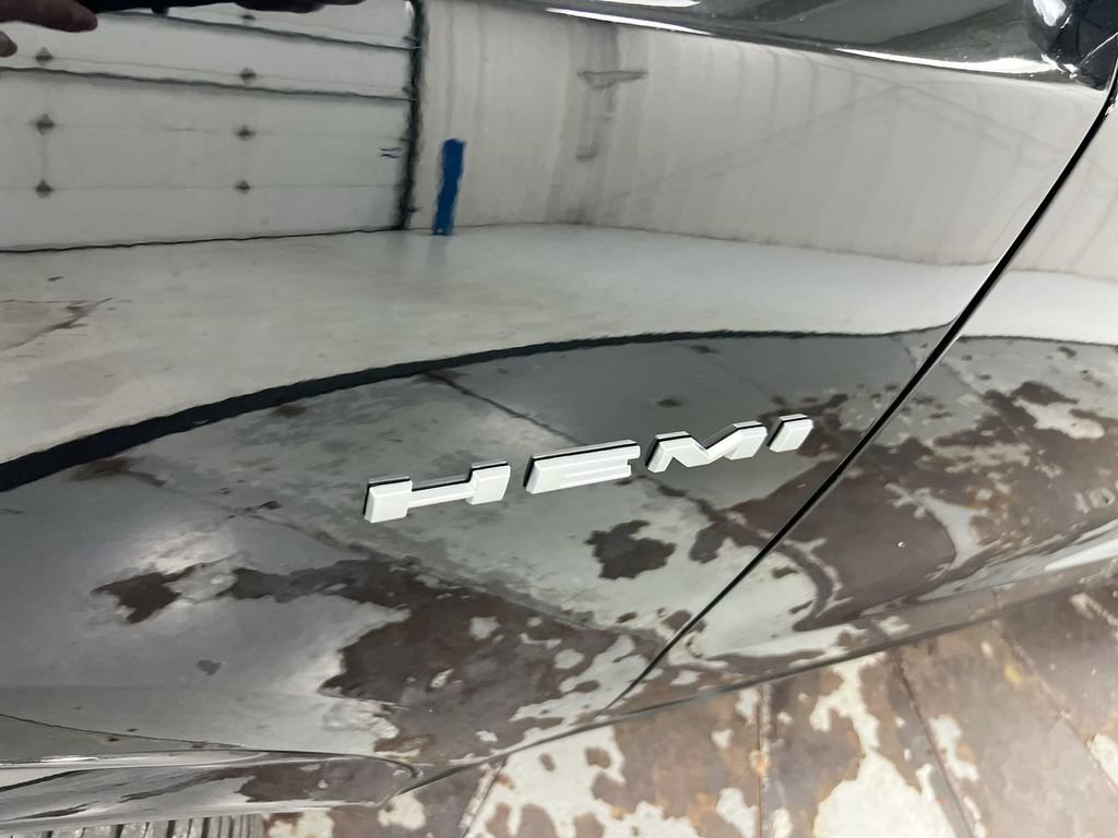 Used 2022 Dodge Durango R/T w/ Tow 'N Go Package AWD/4WD image 28