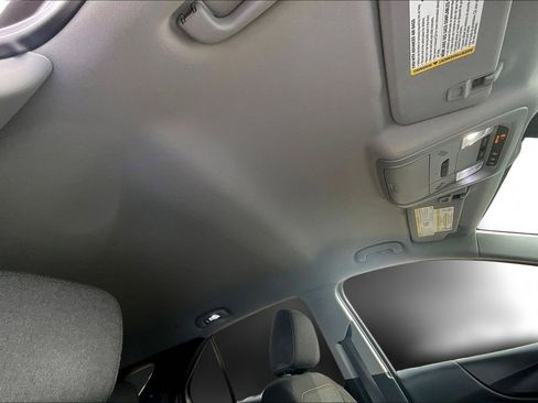 Used 2020 Chevrolet Equinox LT w/ Driver Convenience Package image 28