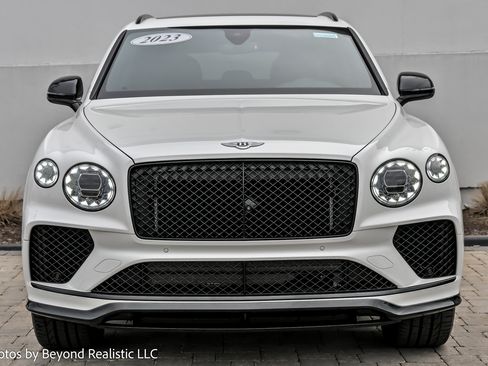 Used 2023 Bentley Bentayga image 2