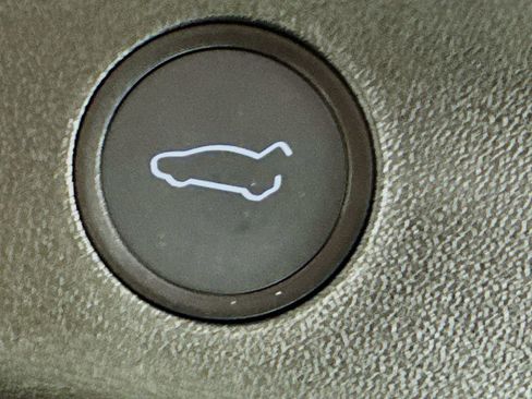 Used 2021 Tesla Model Y Performance image 33