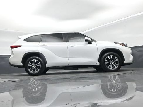 Used 2023 Toyota Highlander XLE FWD image 53