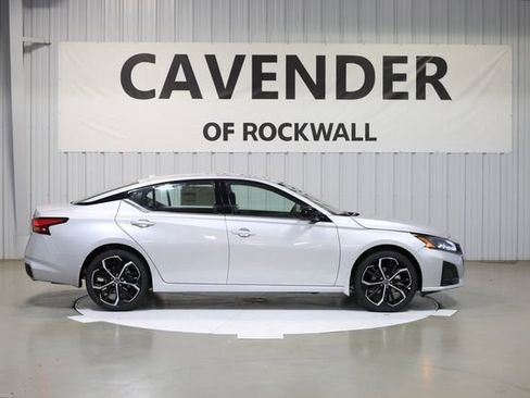 New 2025 Nissan Altima 2.5 SR image 6