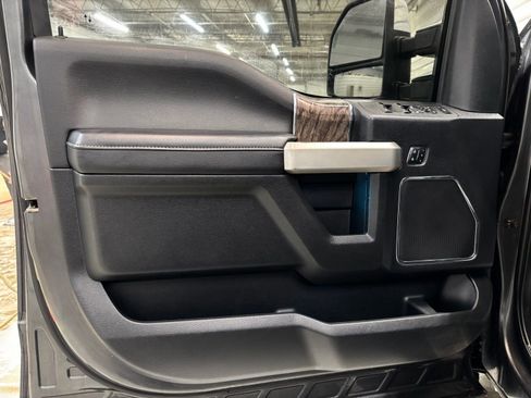 Used 2019 Ford F350 Lariat w/ Lariat Ultimate Package image 9