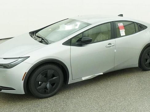 New 2026 Toyota Prius LE FWD image 5
