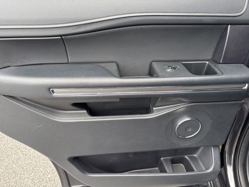 Used 2024 Ford Expedition XLT image 13