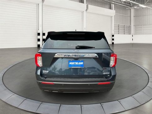Used 2022 Ford Explorer XLT AWD/4WD image 3