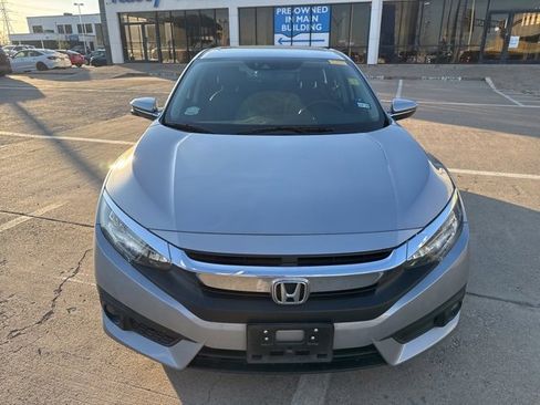 Used 2018 Honda Civic Touring image 5
