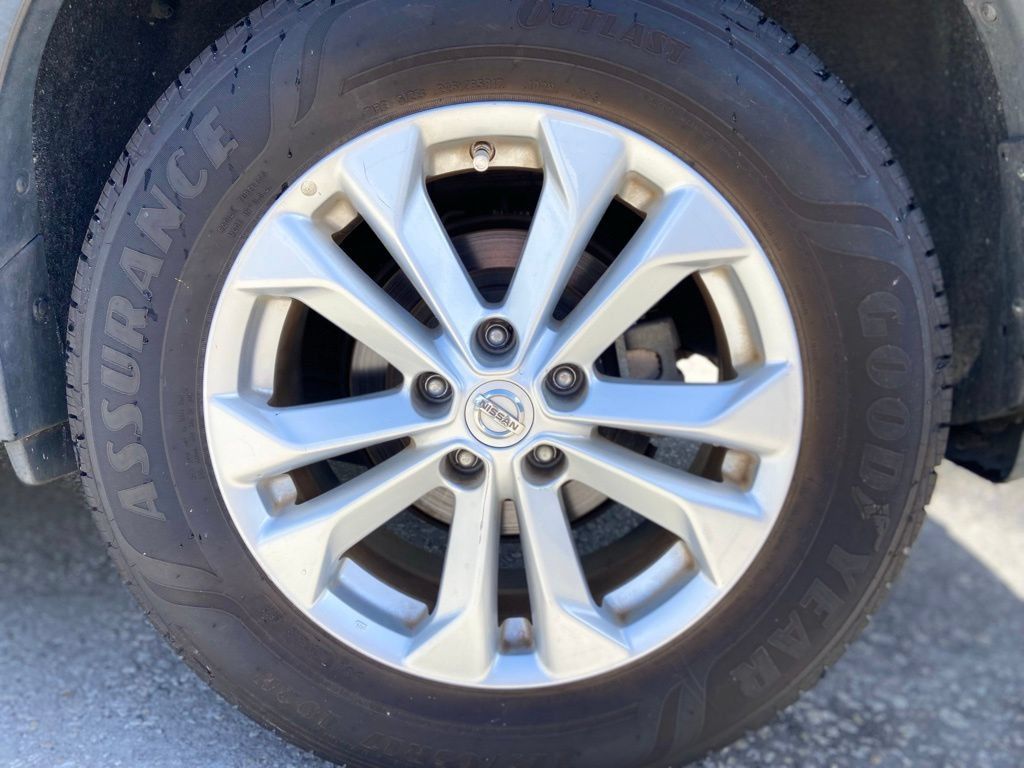 Used 2016 Nissan Rogue SV FWD image 10