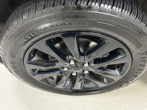 Used 2017 Jeep Grand Cherokee Altitude AWD/4WD image 9