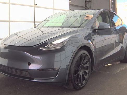 Used 2021 Tesla Model Y Long Range image 1
