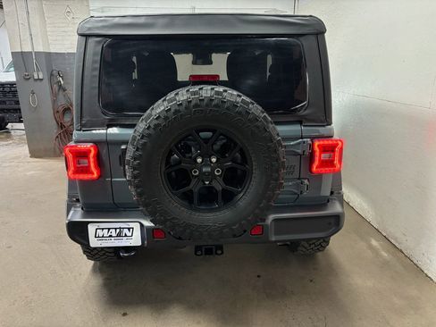 Used 2025 Jeep Wrangler Sport AWD/4WD image 8