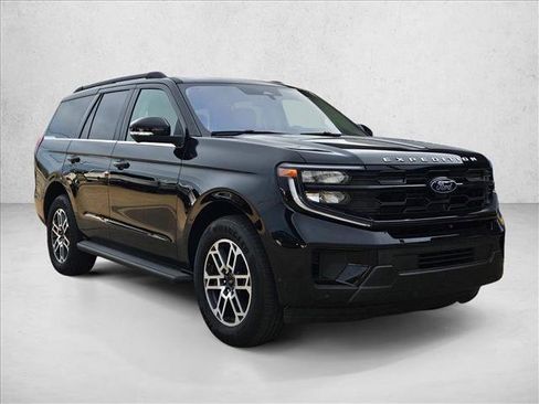 Used 2025 Ford Expedition Active RWD image 3