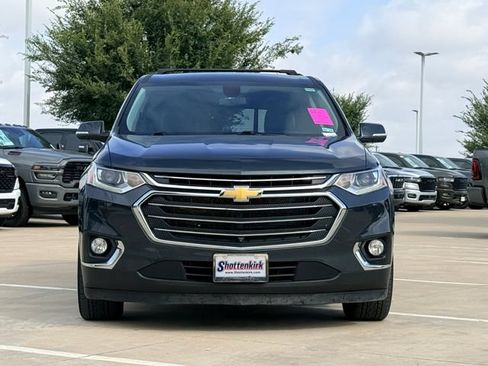 Used 2021 Chevrolet Traverse LT w/ LT Premium Package AWD/4WD image 4
