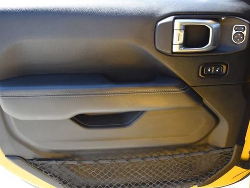 Used 2018 Jeep Wrangler Unlimited Sahara AWD/4WD image 12