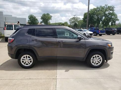 Used 2019 Jeep Compass Sport w/ Cold Weather Group AWD/4WD image 3