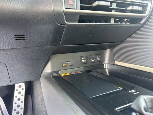 Used 2025 Toyota Camry SE image 21