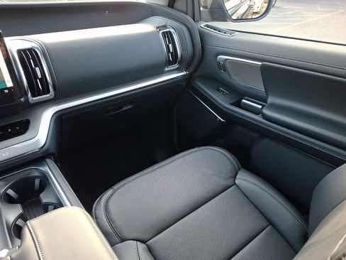 New 2025 Ford Expedition Platinum w/ Driver's Package image 11