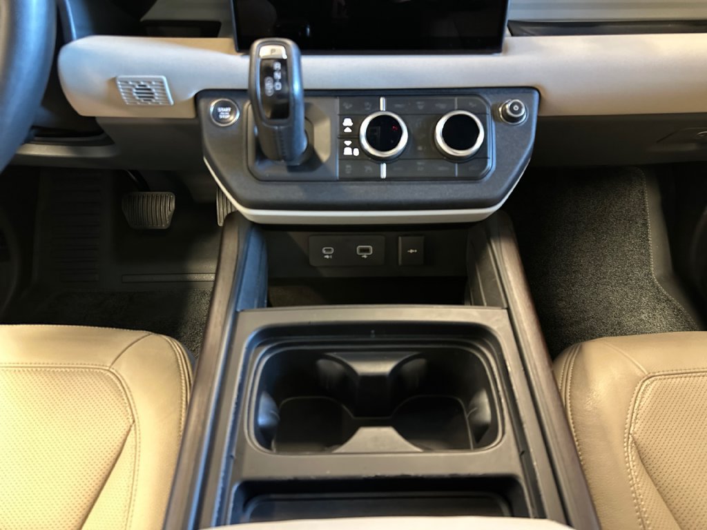 Used 2023 Land Rover Defender 130 SE AWD/4WD image 19