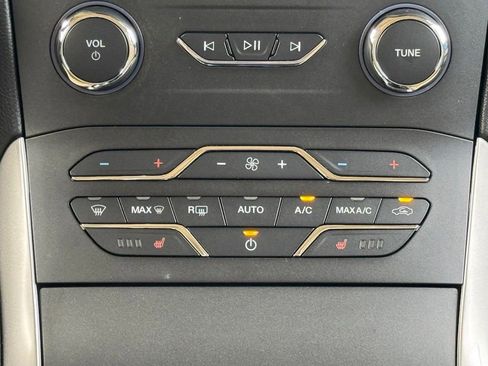 Used 2019 Ford Edge SEL w/ Equipment Group 201A AWD/4WD image 21