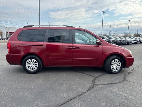 Used 2011 Kia Sedona LX image 6