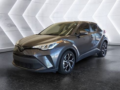 Used 2020 Toyota C-HR XLE FWD image 3