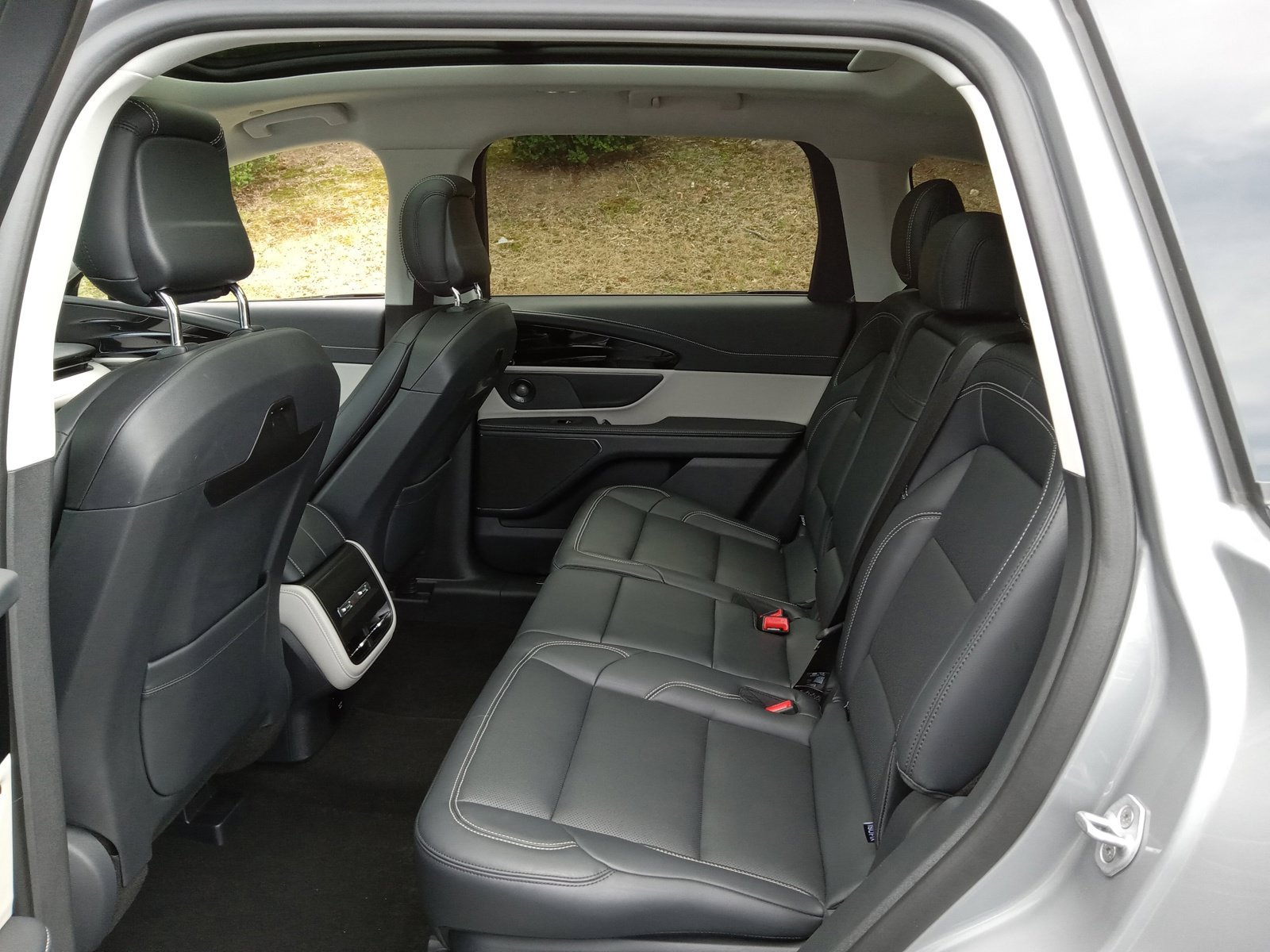Used 2024 Lincoln Nautilus Premier w/ Equipment Group 102A AWD/4WD image 14