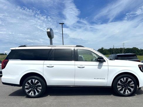 Used 2025 Ford Expedition Max Platinum w/ Driver's Package AWD/4WD image 2