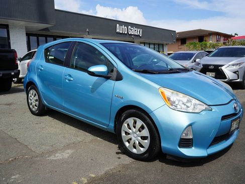 Used 2013 Toyota Prius C Three FWD image 4